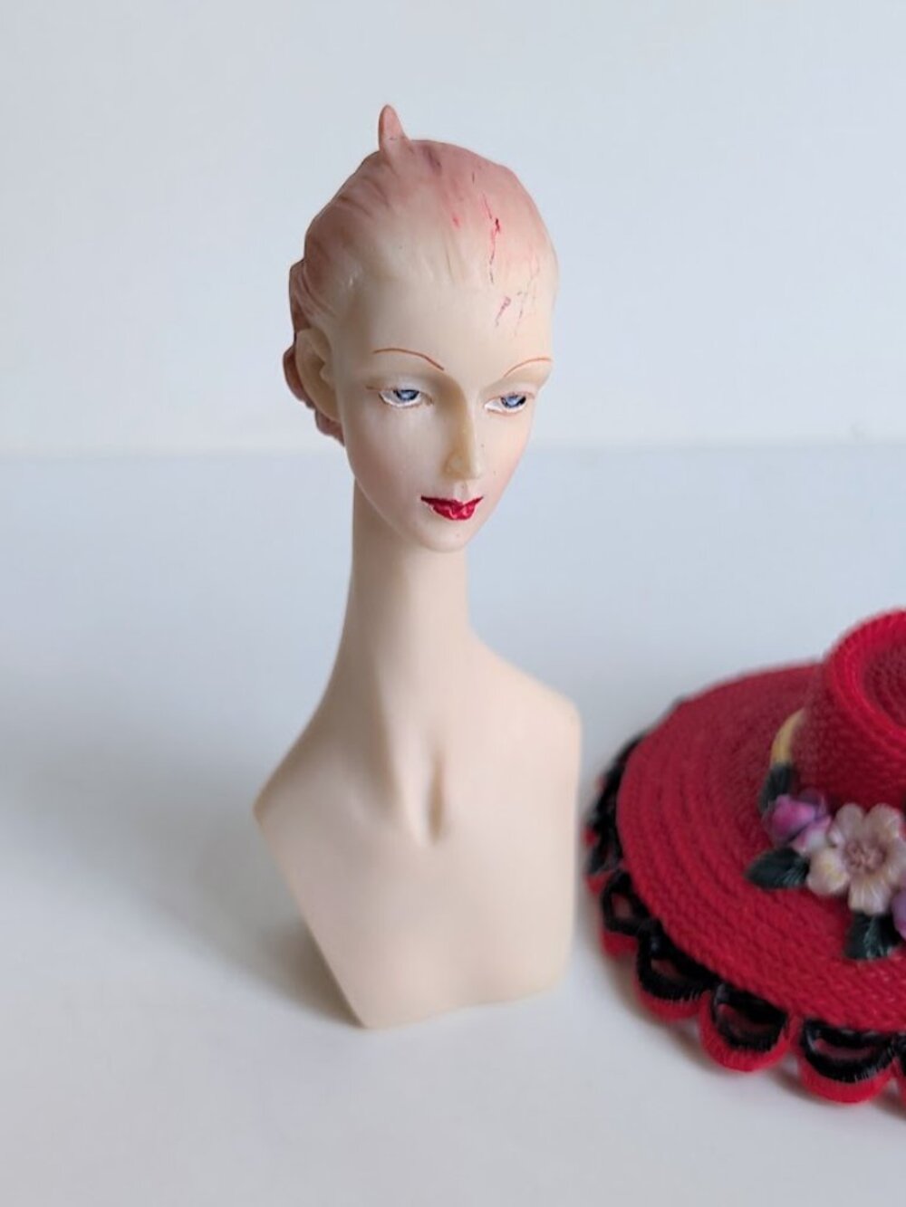 Vintage Direct Connection Miniature Female Mannequin Display Bust w/ Red Hat - Picture 5 of 13